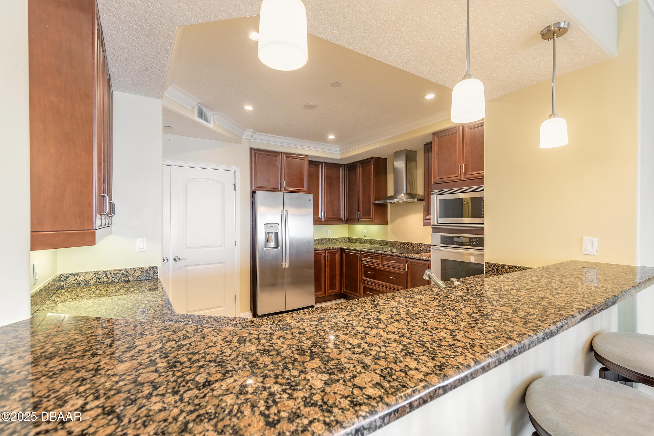 2515 S Atlantic Avenue, 1004