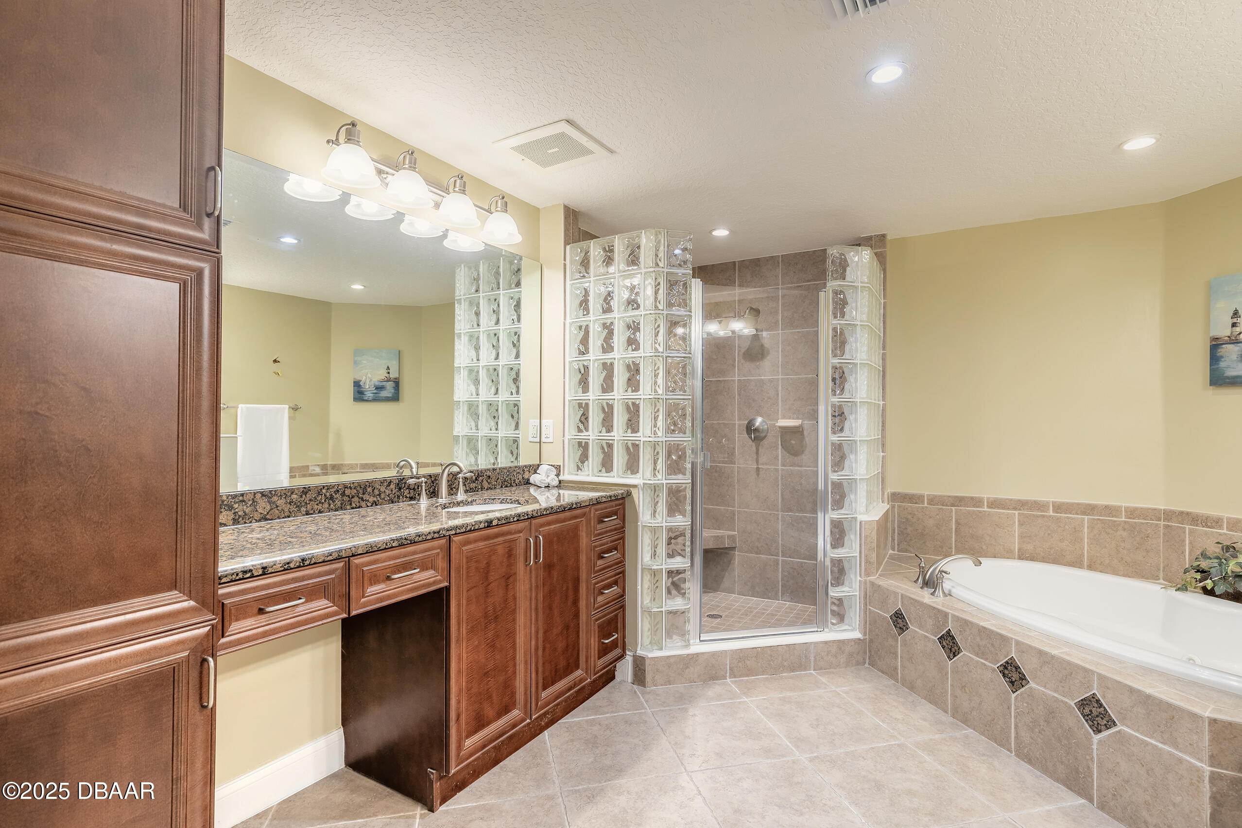 2515 S Atlantic Avenue, 1004