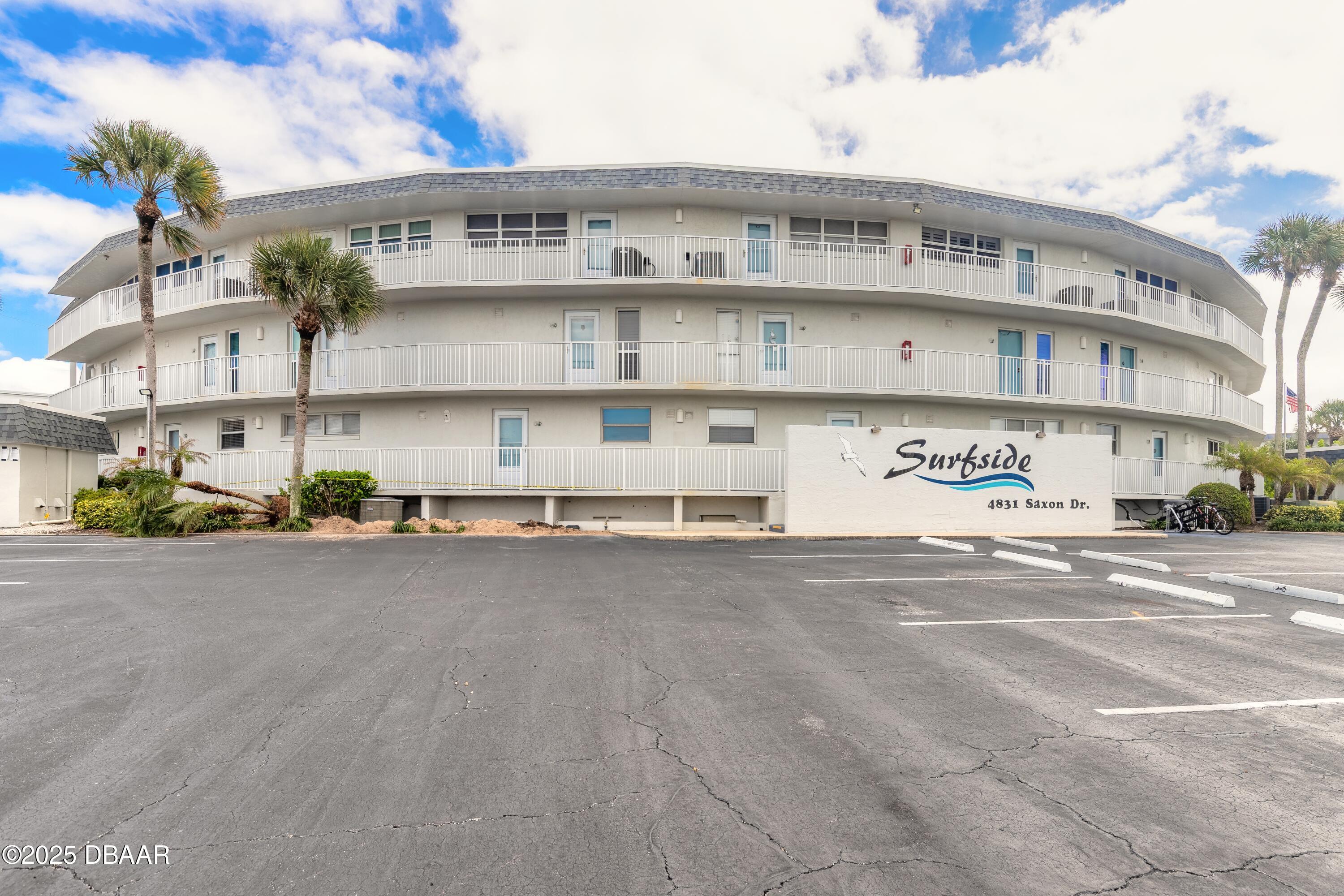 4831 Saxon Drive Unit 106
