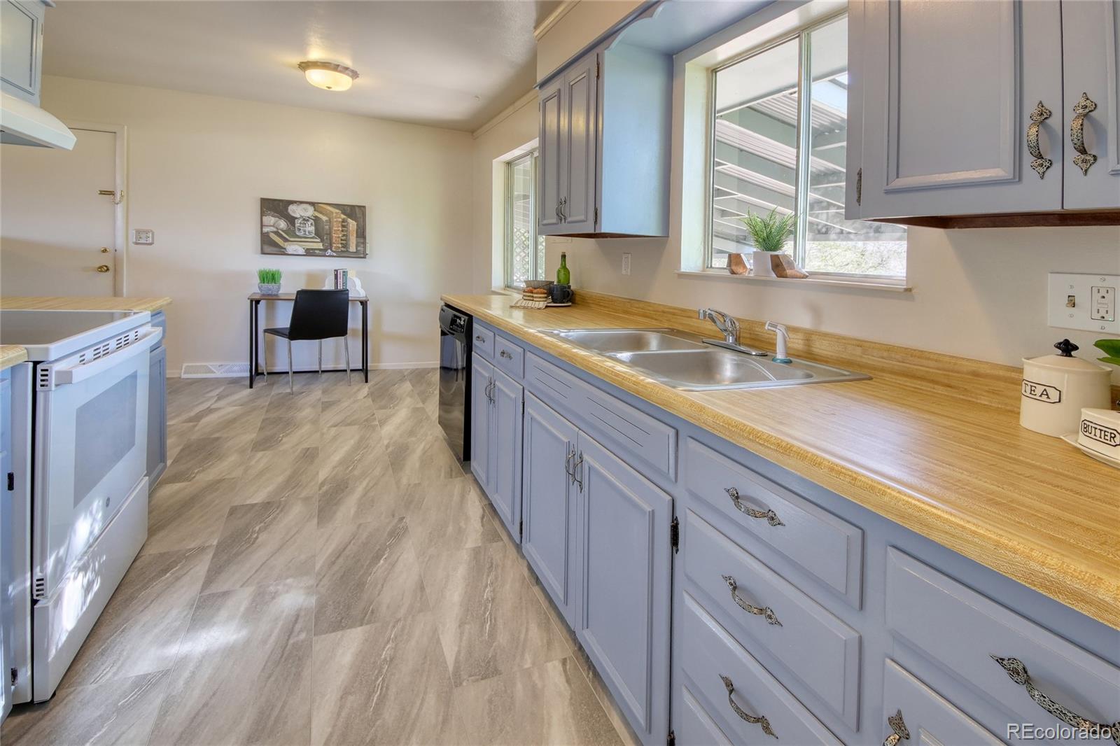 1227 Holmes Drive