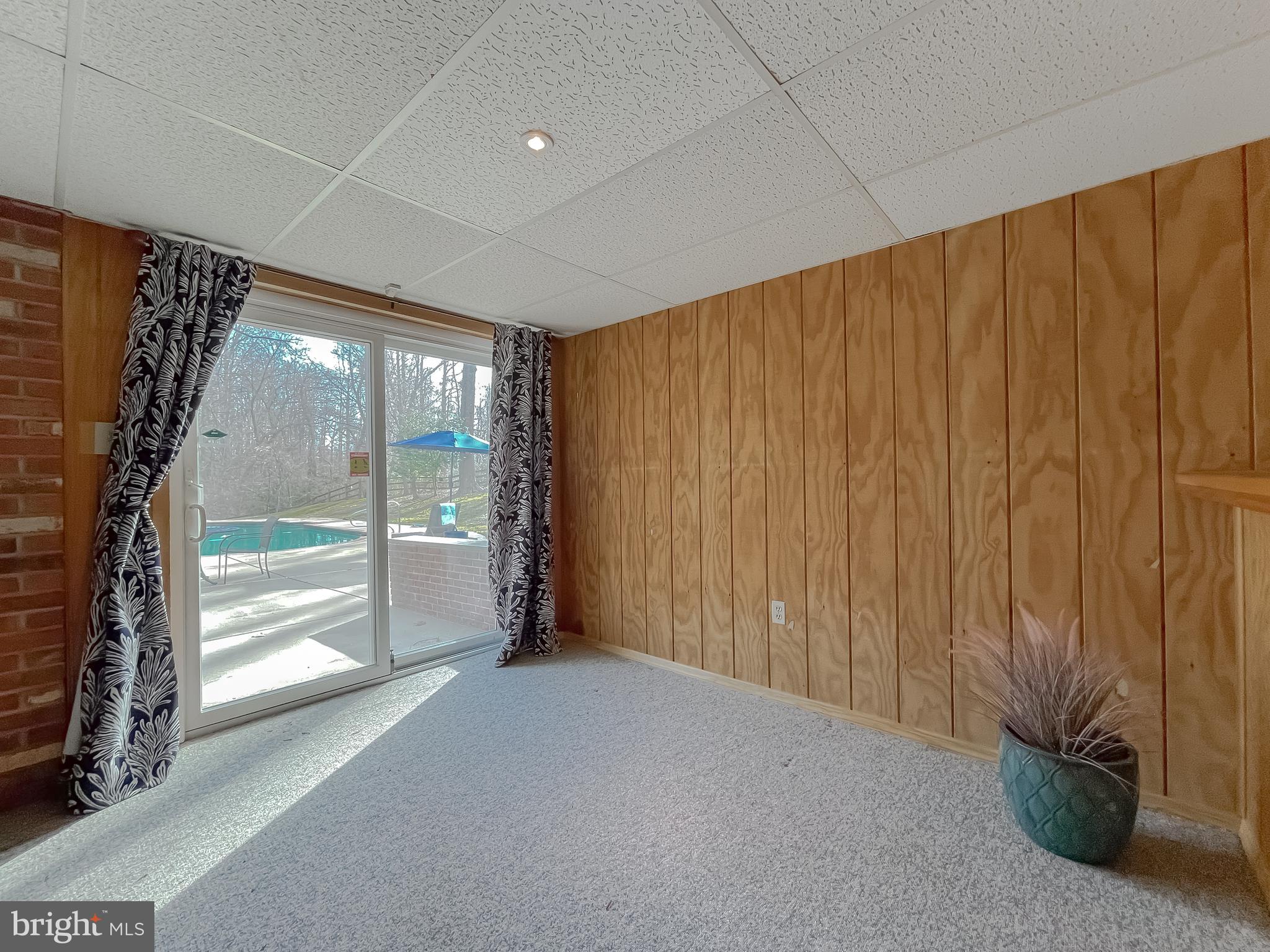 9035 Mary Ann Dr
