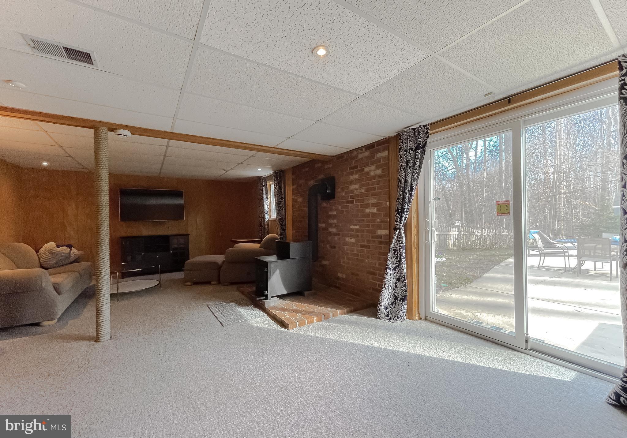 9035 Mary Ann Dr