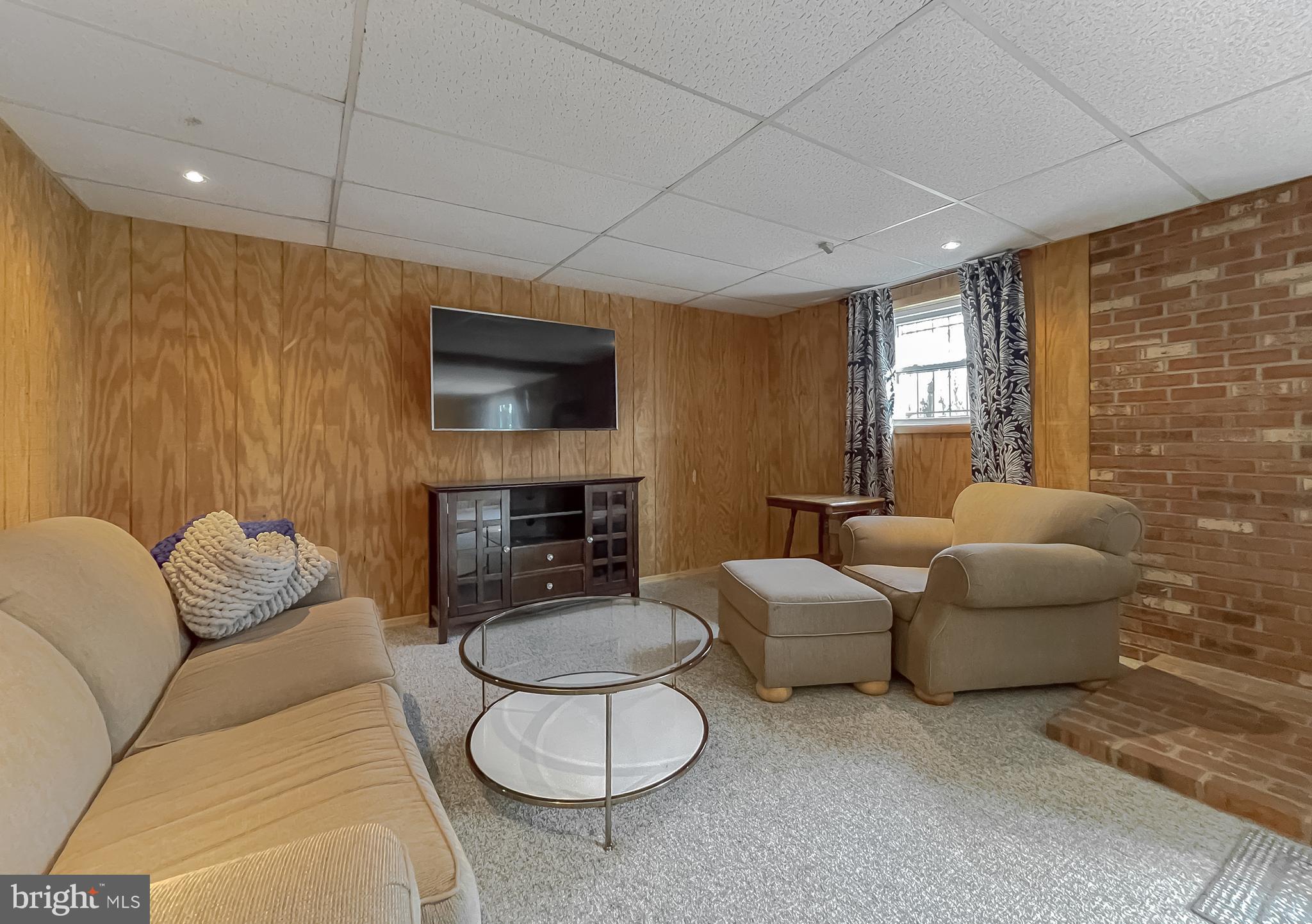 9035 Mary Ann Dr