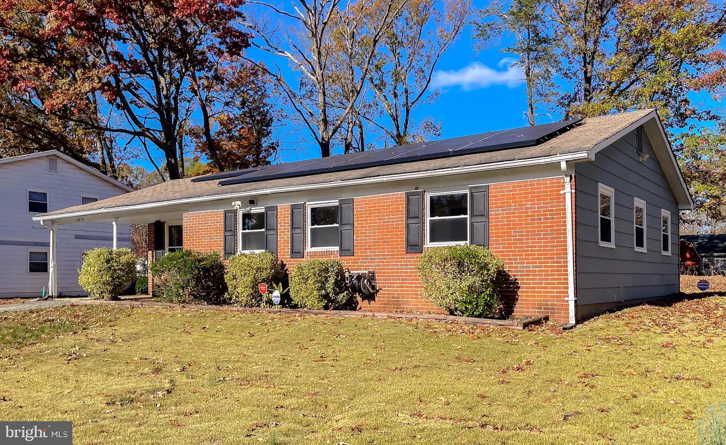4076 Hamlin Ln