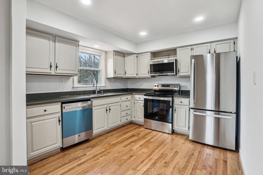 13995 Petzold Dr