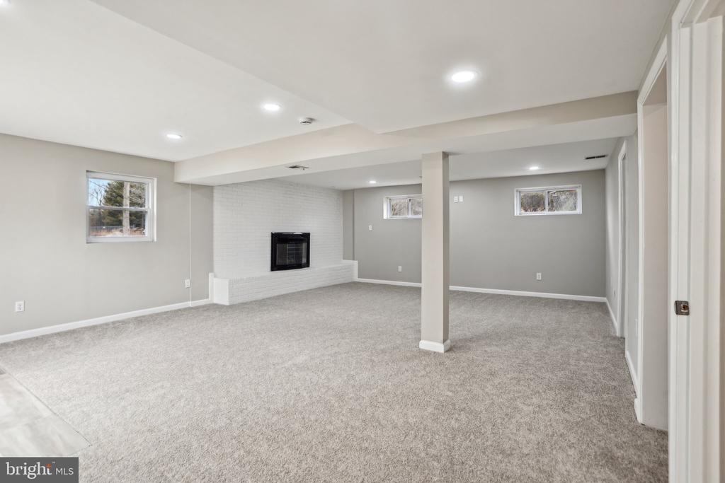 13995 Petzold Dr