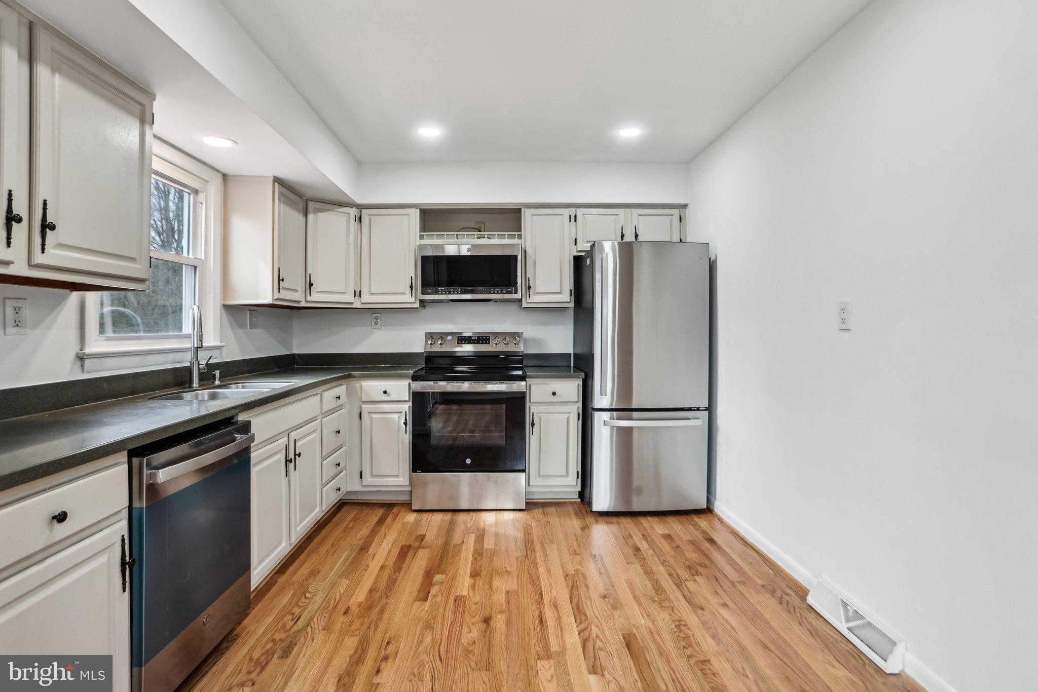 13995 Petzold Dr