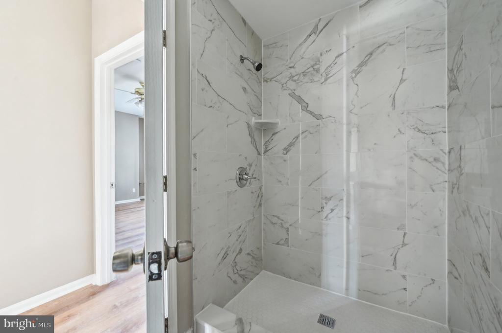 13995 Petzold Dr