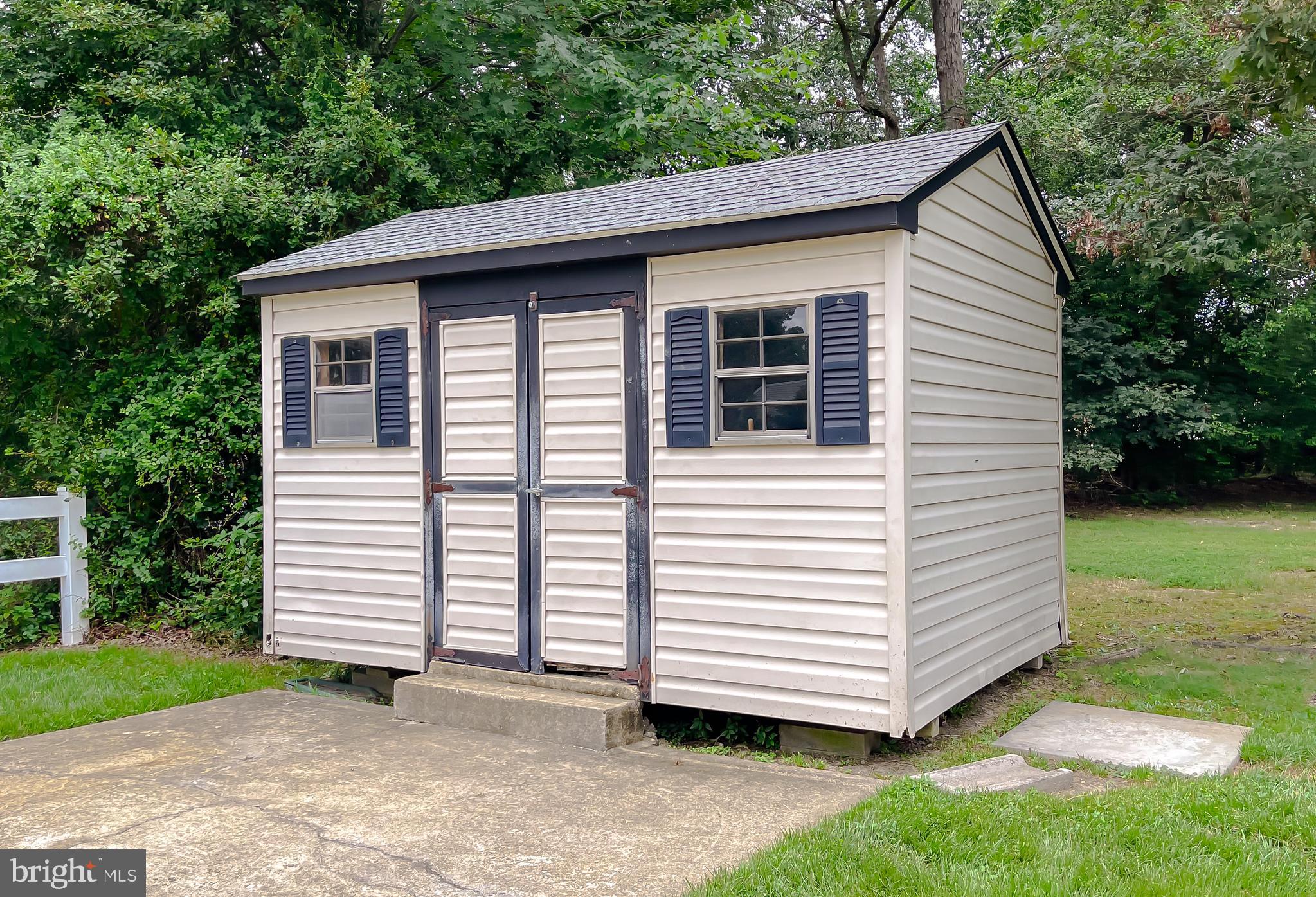 109 MORRIS DR
