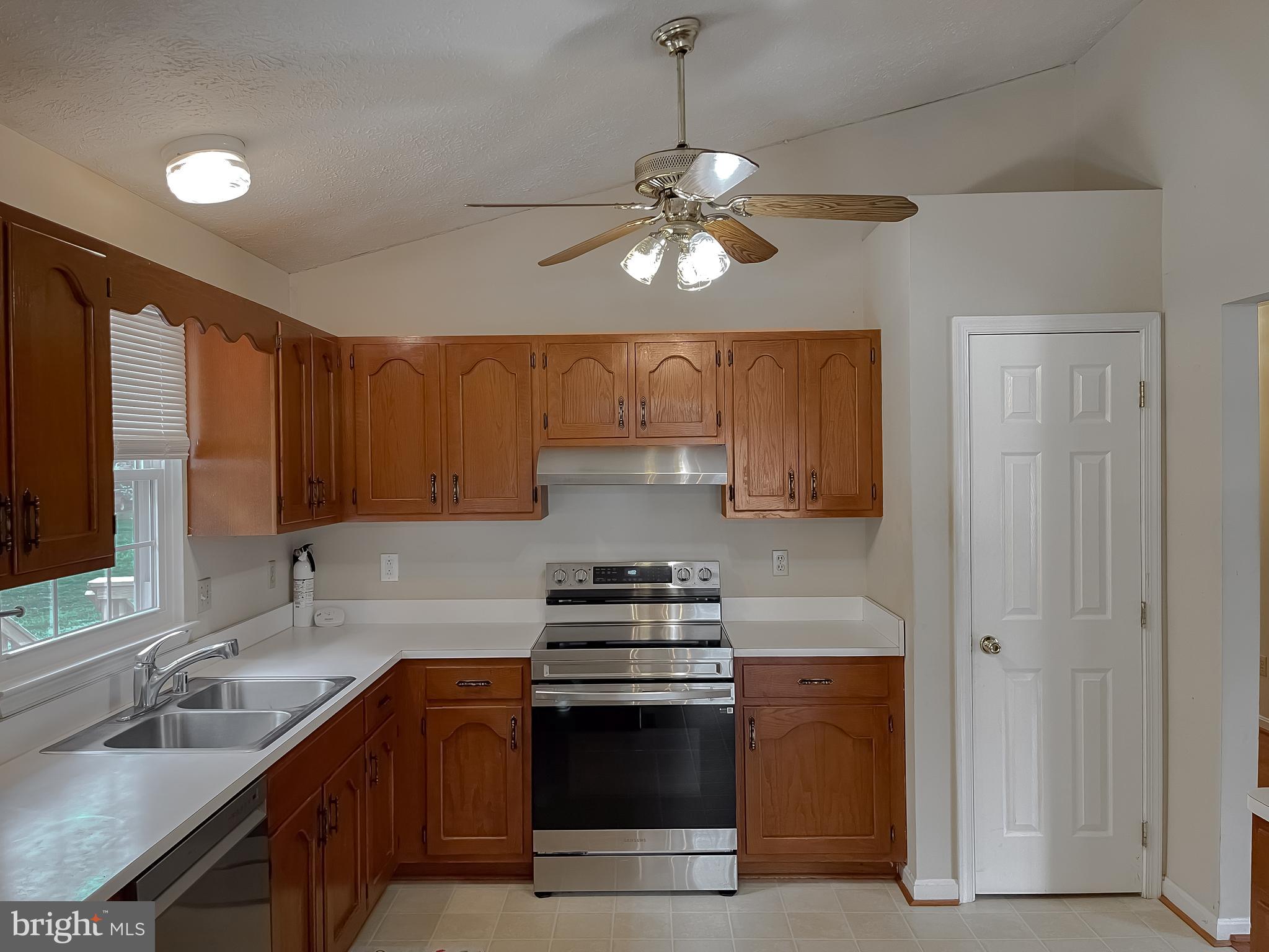109 MORRIS DR