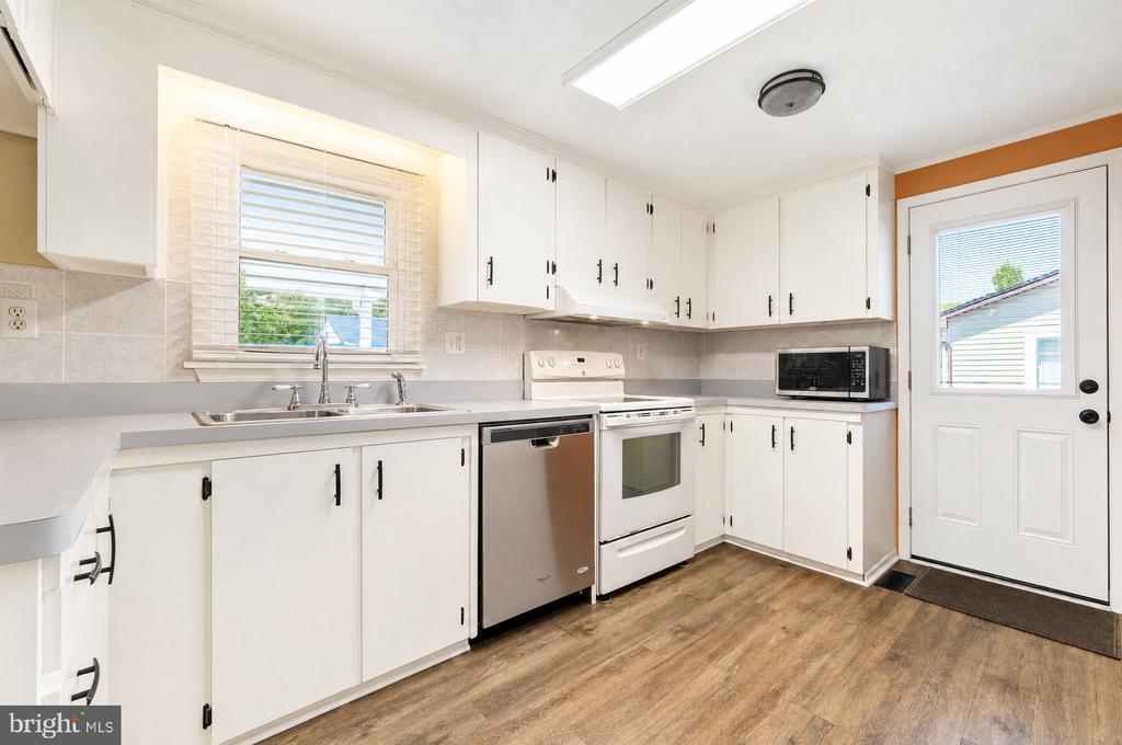 15 WILLOW LANE