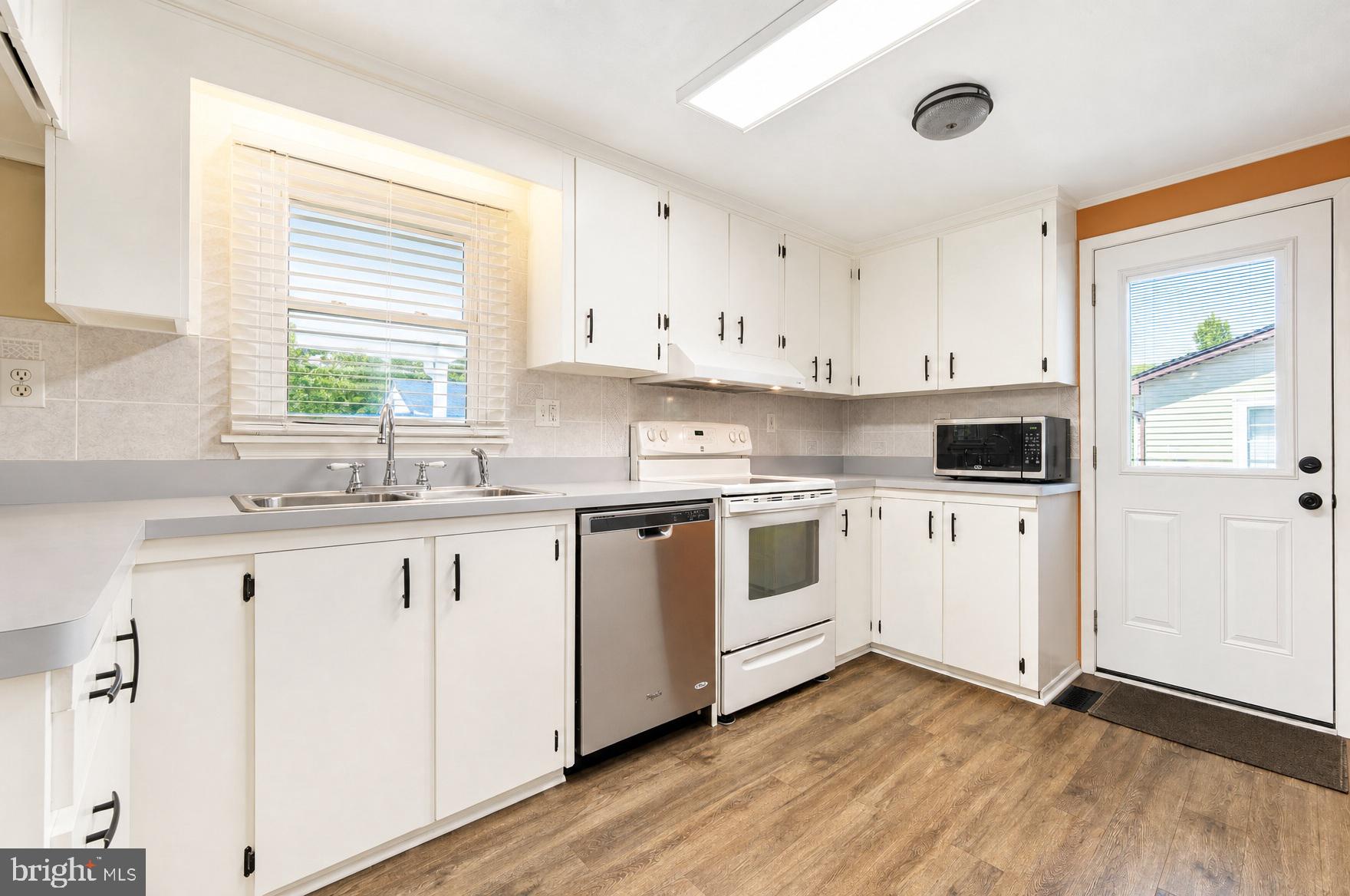 15 WILLOW LANE