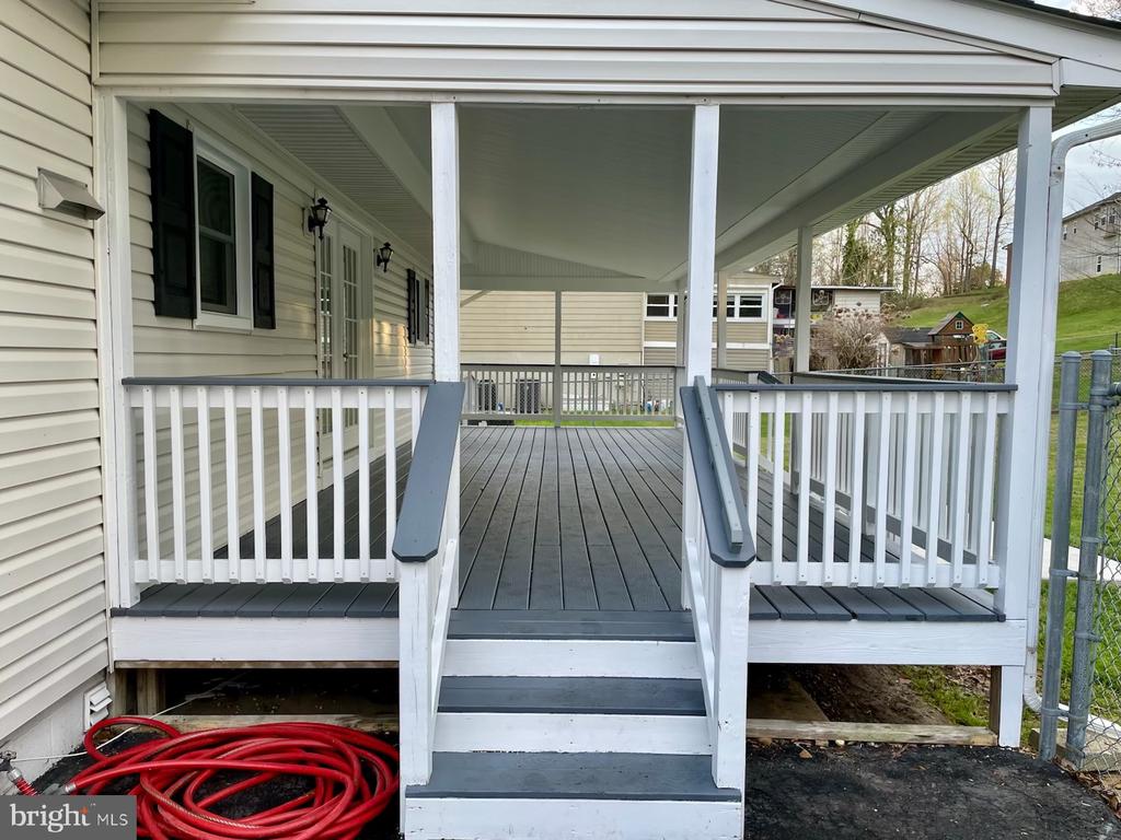 15 WILLOW LANE