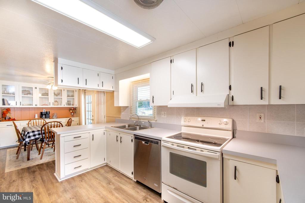 15 WILLOW LANE