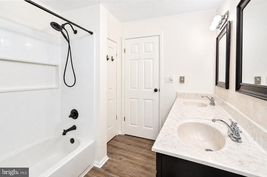 15 WILLOW LANE