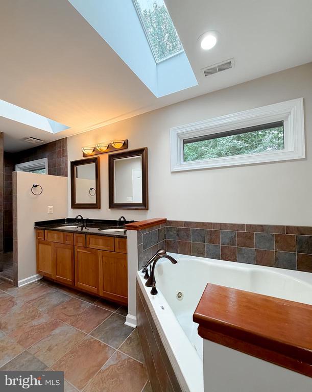 8425 MAUSEN LANE
