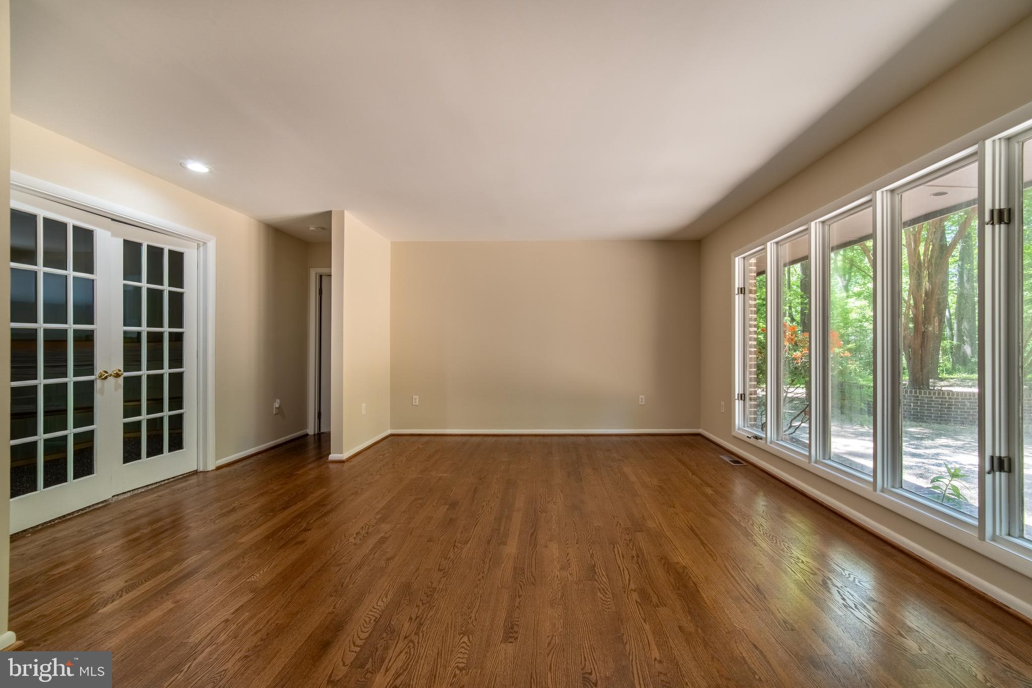 8425 MAUSEN LANE