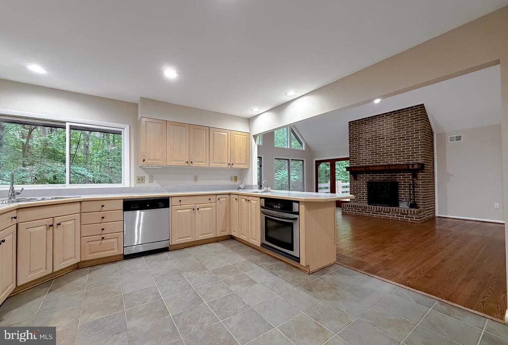 8425 MAUSEN LANE