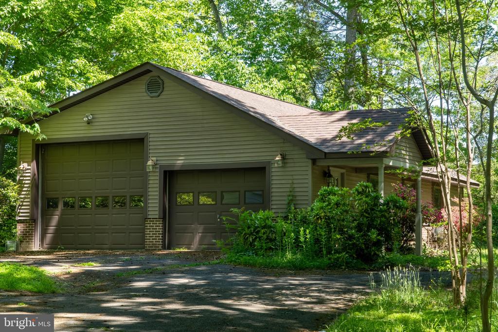 8425 MAUSEN LANE
