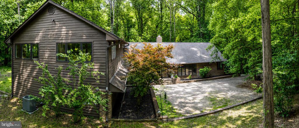 8425 MAUSEN LANE