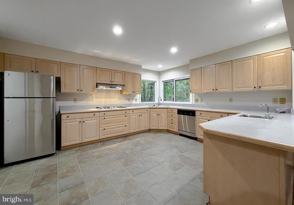 8425 MAUSEN LANE