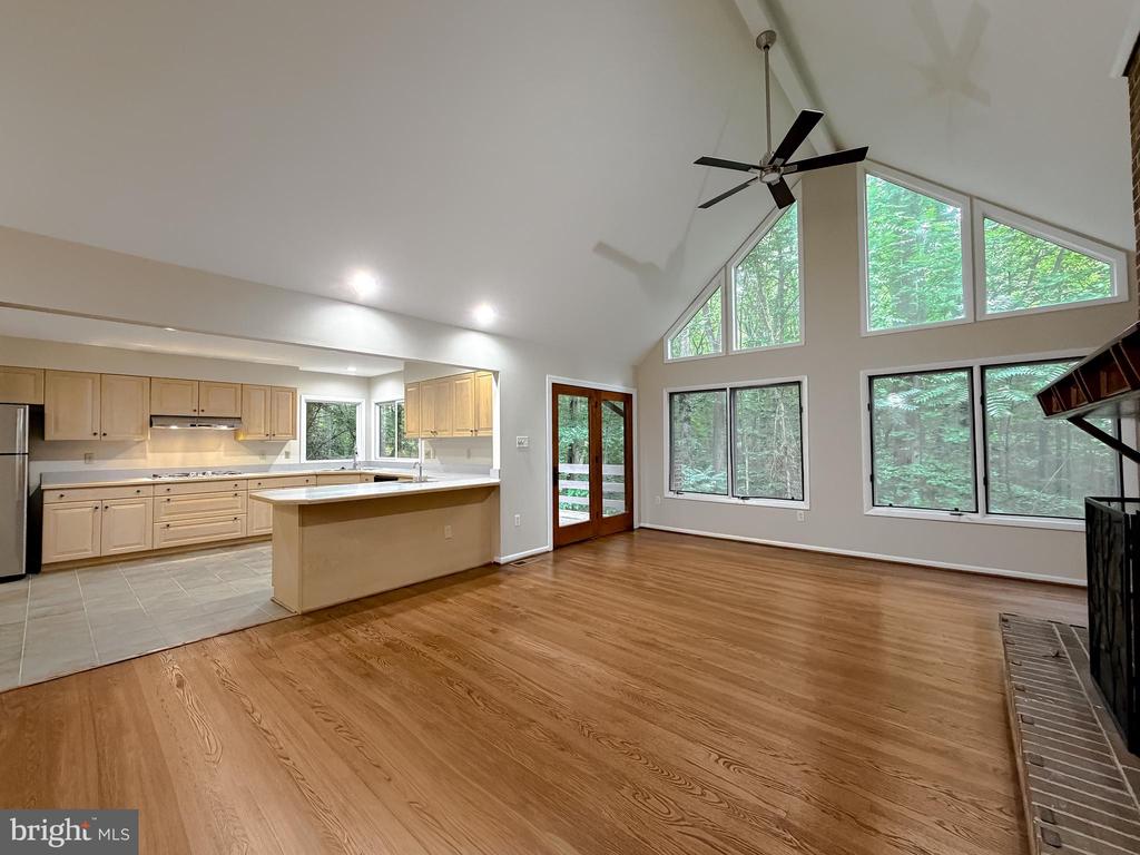 8425 MAUSEN LANE