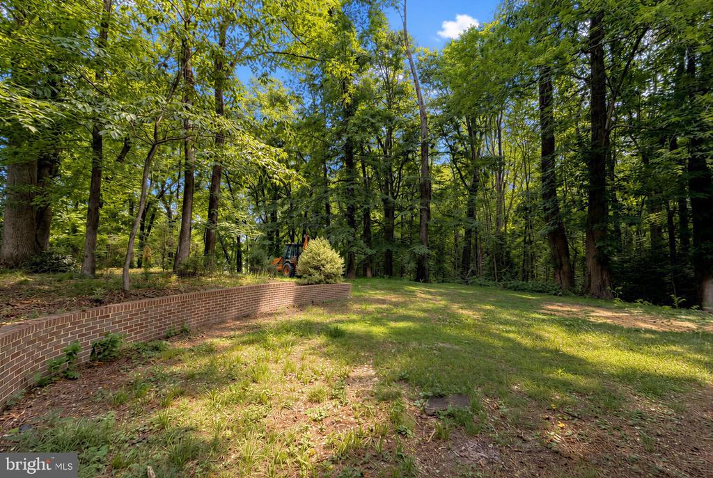 8425 MAUSEN LANE
