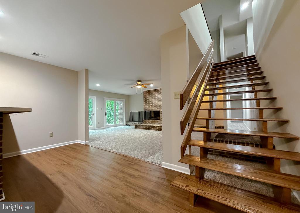 8425 MAUSEN LANE