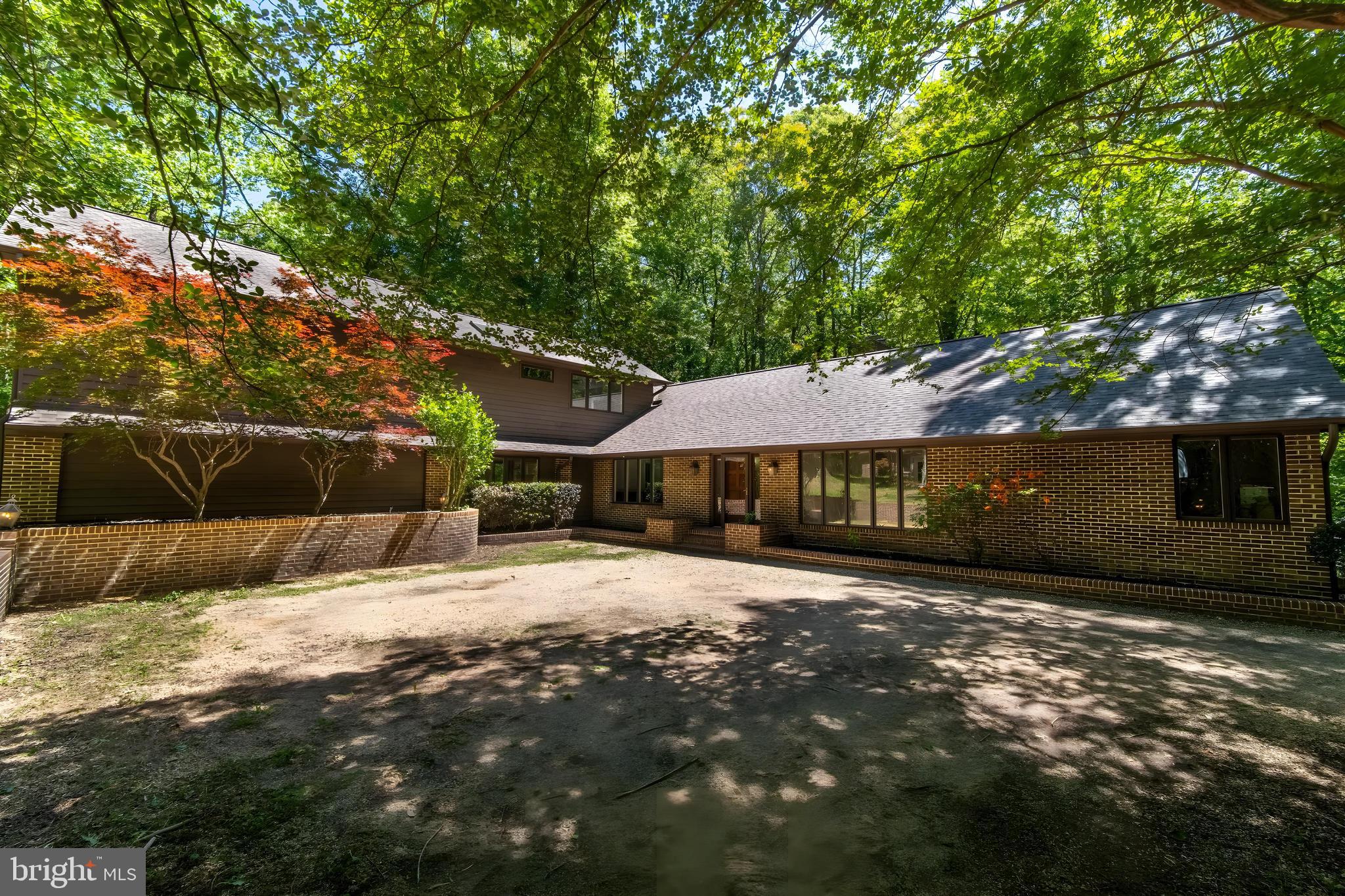 8425 MAUSEN LANE