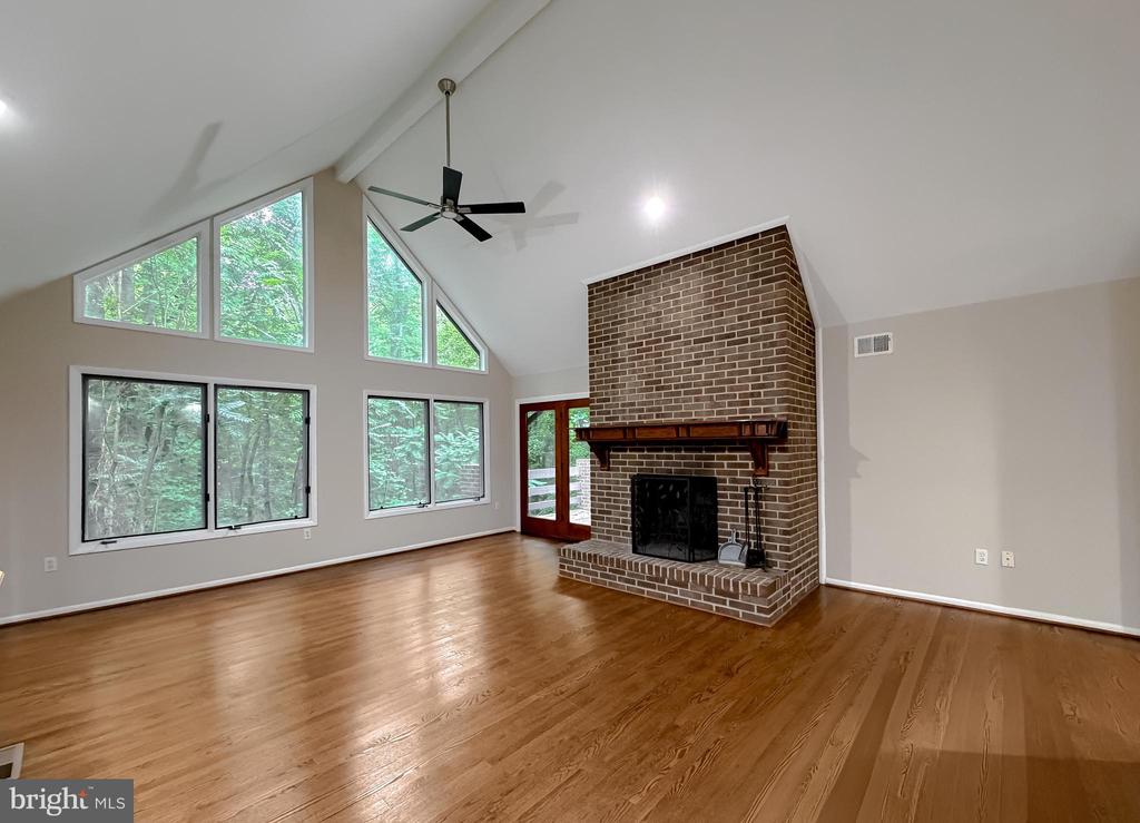 8425 MAUSEN LANE