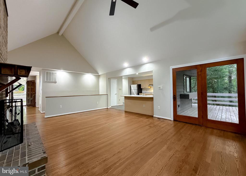 8425 MAUSEN LANE