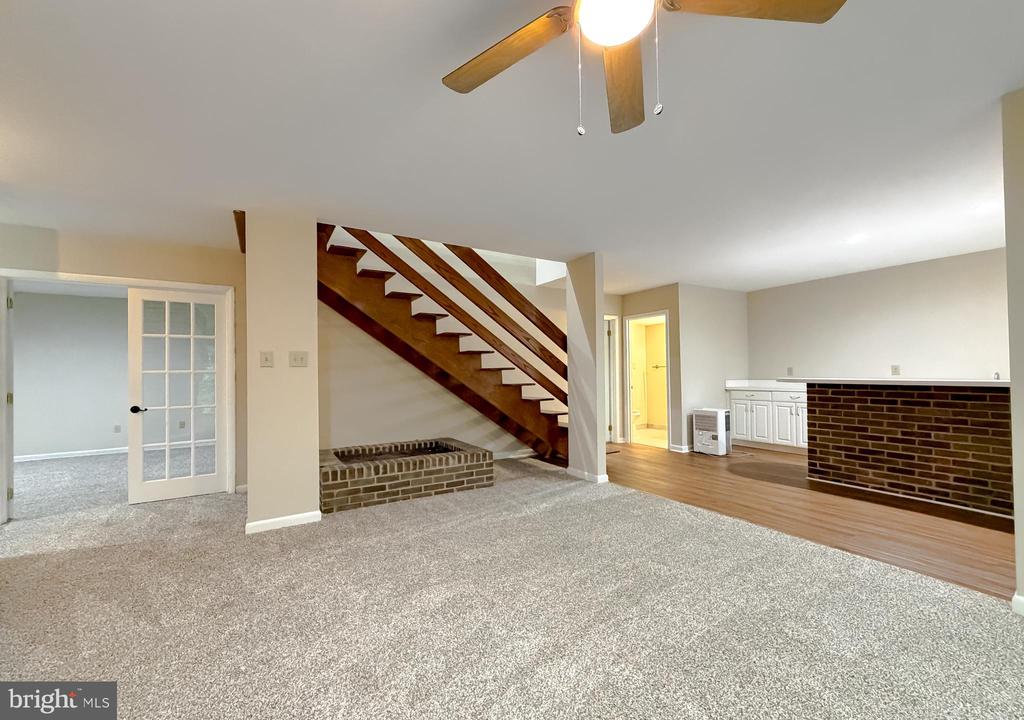8425 MAUSEN LANE