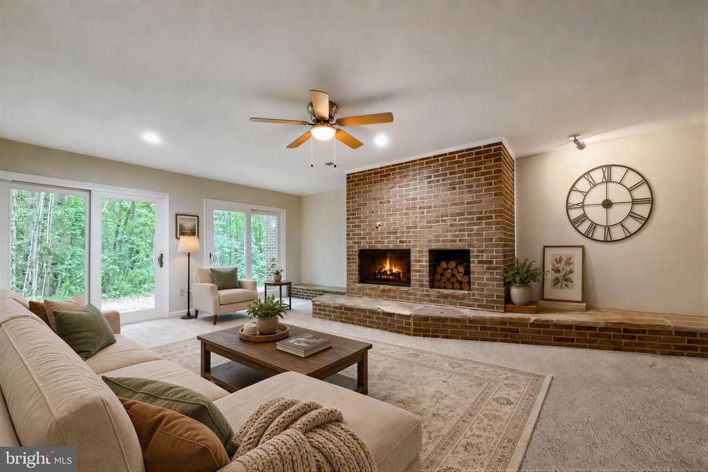 8425 MAUSEN LANE
