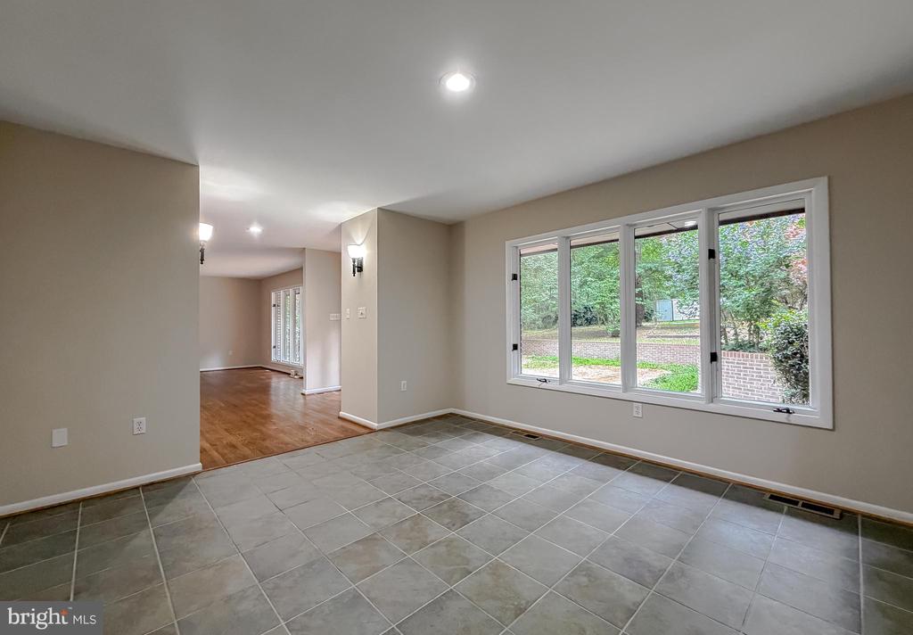 8425 MAUSEN LANE