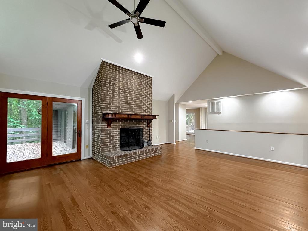 8425 MAUSEN LANE