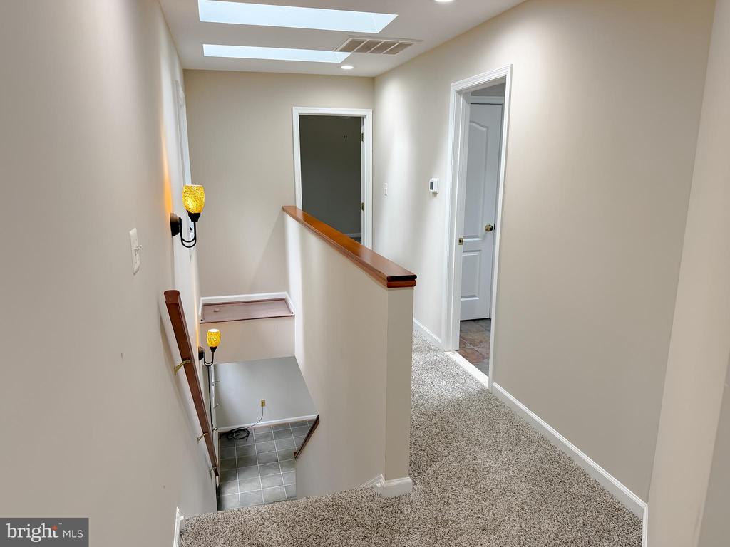 8425 MAUSEN LANE