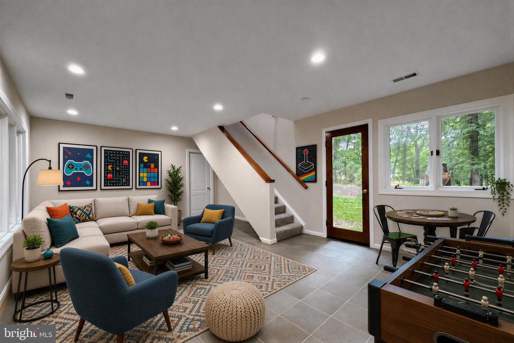 8425 MAUSEN LANE