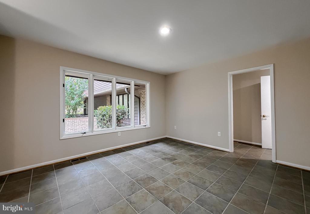 8425 MAUSEN LANE