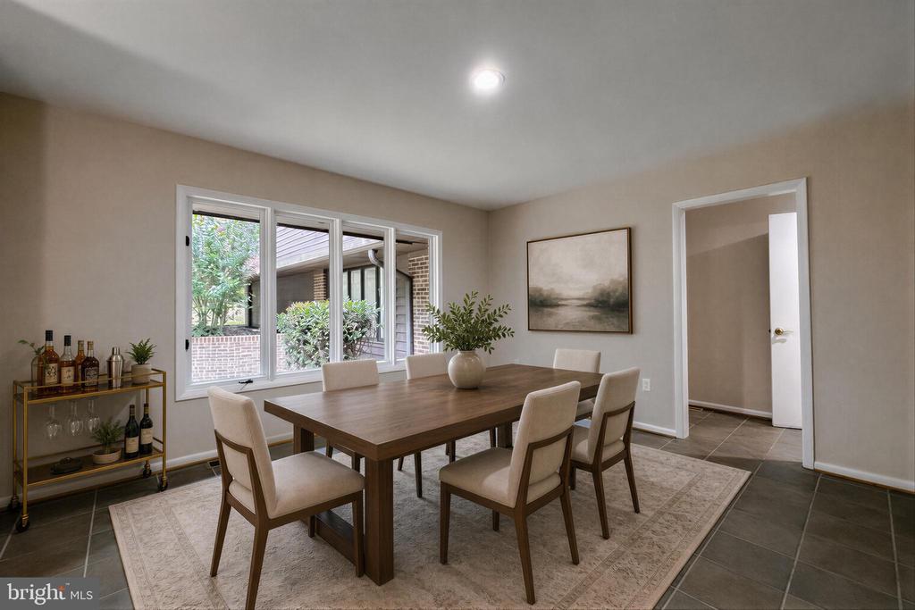 8425 MAUSEN LANE