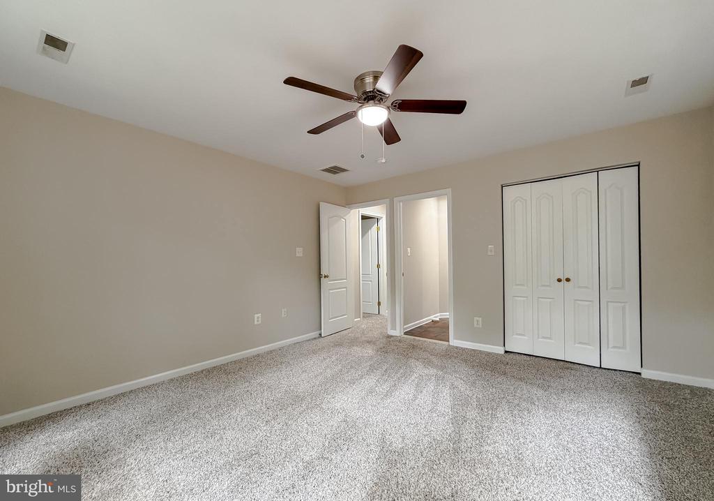 8425 MAUSEN LANE