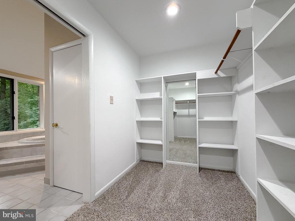 8425 MAUSEN LANE