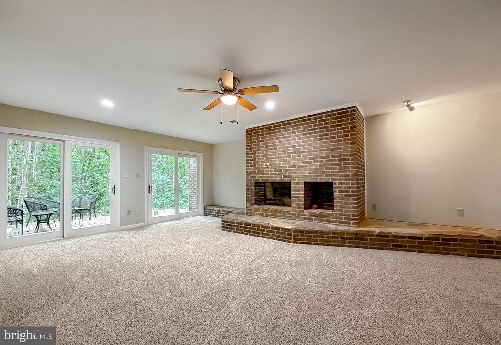 8425 MAUSEN LANE