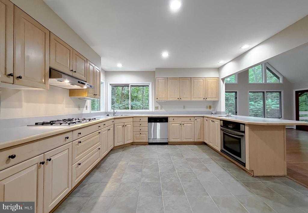 8425 MAUSEN LANE