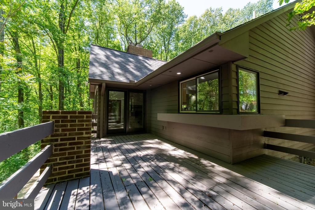 8425 MAUSEN LANE