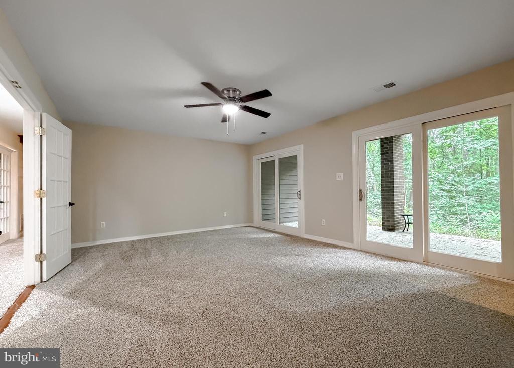 8425 MAUSEN LANE