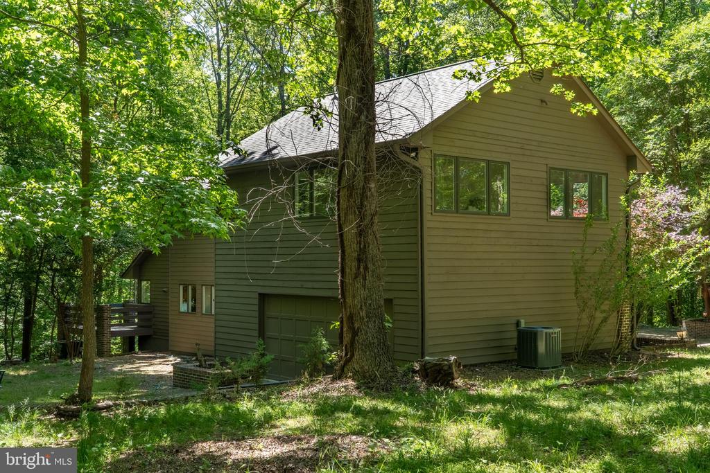 8425 MAUSEN LANE