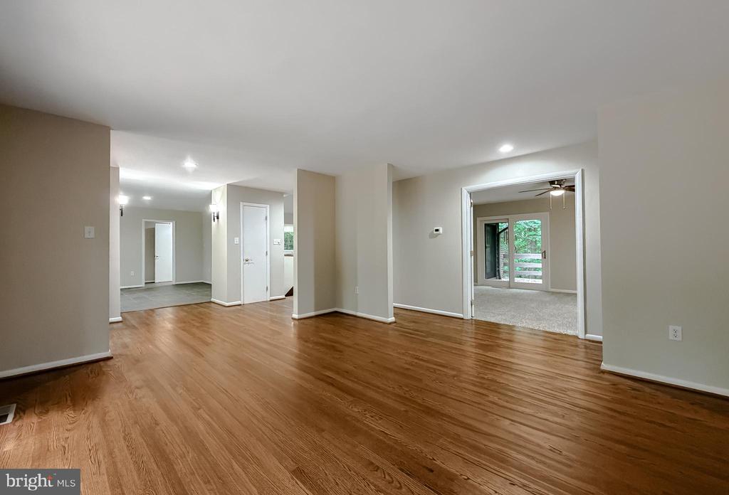 8425 MAUSEN LANE