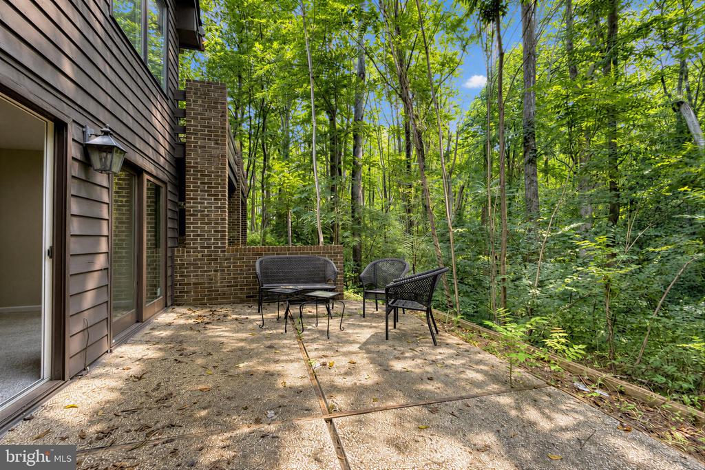 8425 MAUSEN LANE