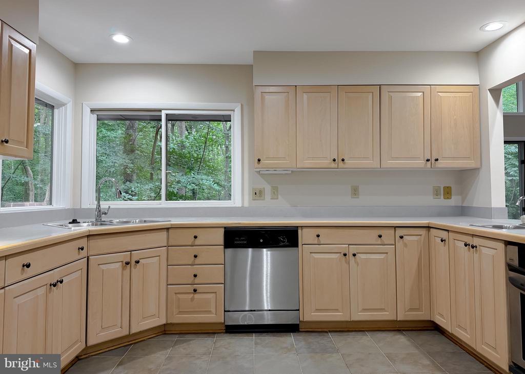 8425 MAUSEN LANE