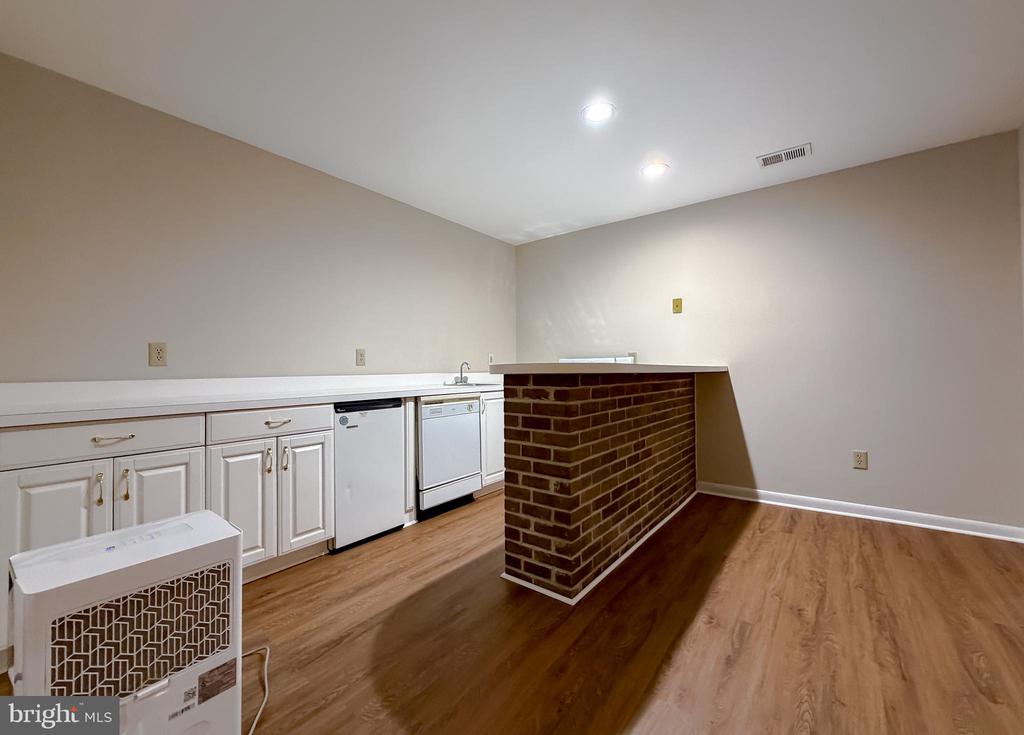 8425 MAUSEN LANE